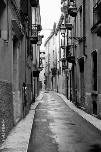 Fototapeta Naklejka Na Ścianę i Meble -  Typical Verona Street