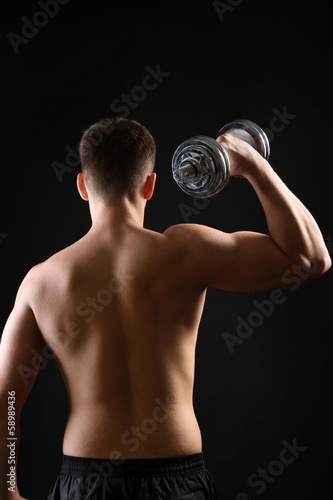 Handsome young muscular spo...