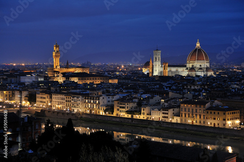 Firenze - vista notturna  del Duomo e Palazzo della Signoria © franco ricci