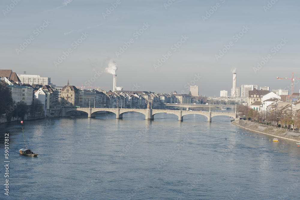 Basel, Stadt am Rhein, Rheinbrücke und Industrie, Schweiz