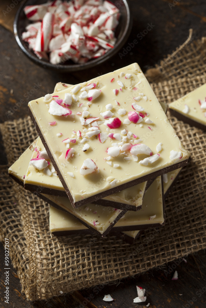 Homemade Christmas Peppermint Bark Dessert