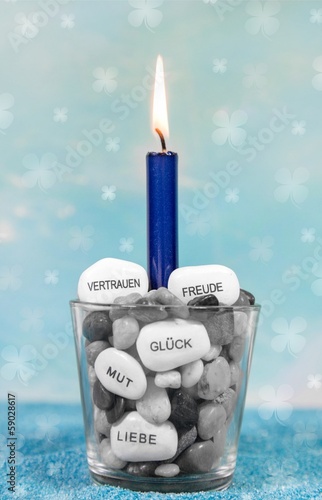 Kerze zum Geburtstag - Geburtstagskarte mit Text in Blau photo