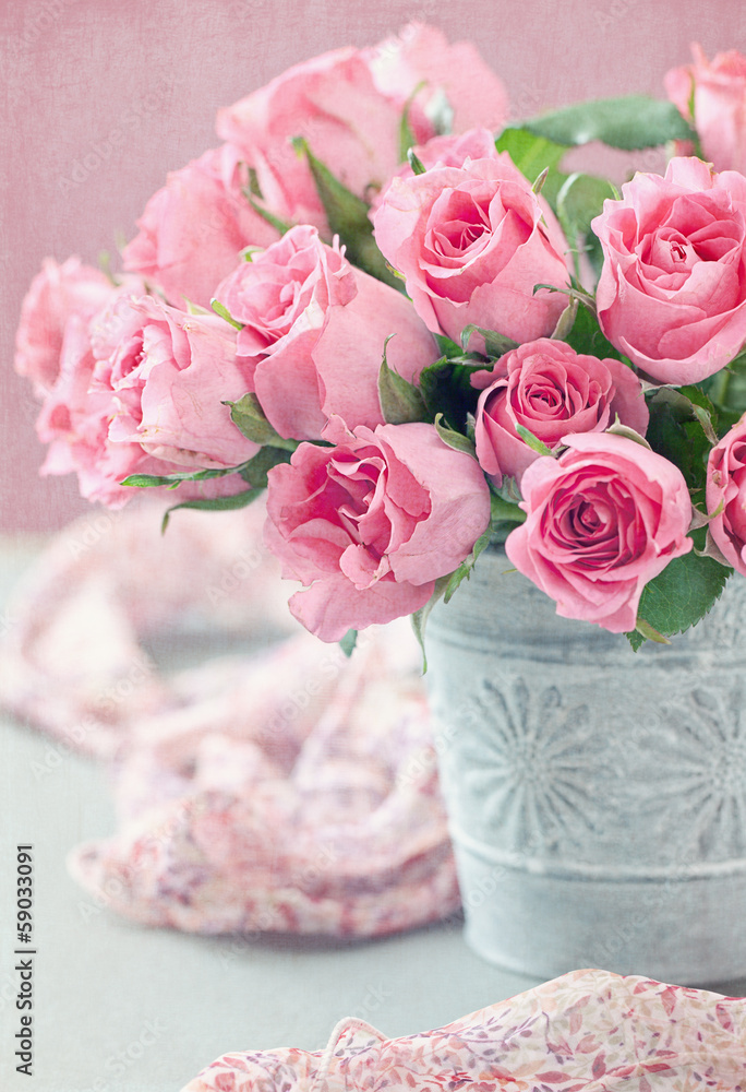 Beautiful fresh roses on a table. - obrazy, fototapety, plakaty 