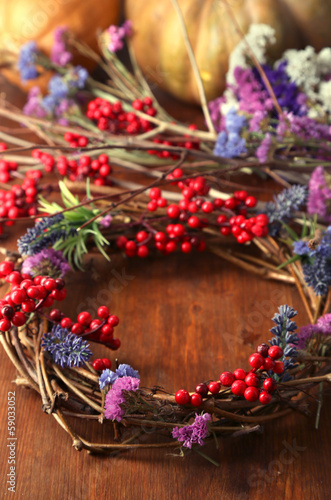Fototapeta Naklejka Na Ścianę i Meble -  Wreath of dry branches with flowers and viburnum