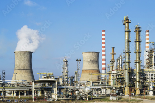 Overview of an oil and gas refinery