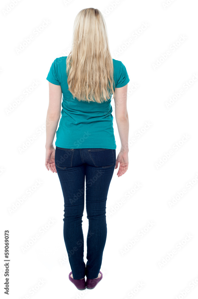 Obraz premium Back pose of casual young female