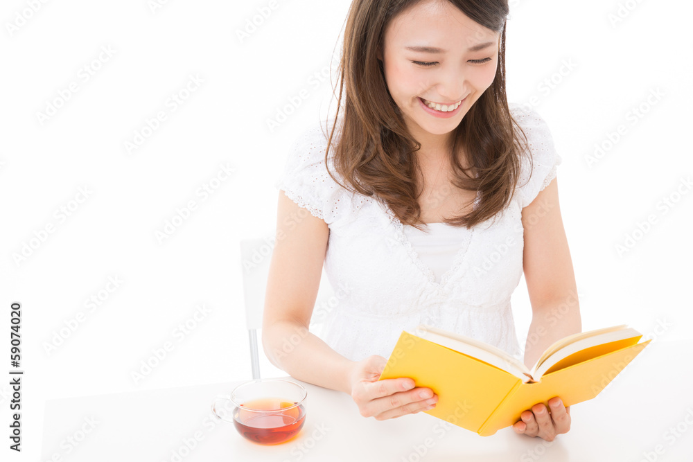 本を読む女性 本を読む女性