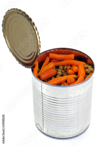 Boîte de conserve de petits pois et carottes