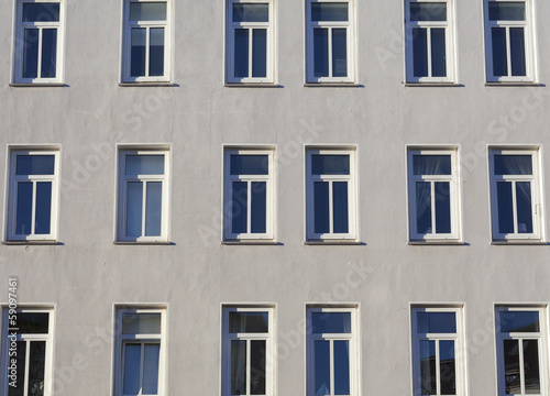 Fassade eines Mehrfamilienhauses in Kiel, Deutschland