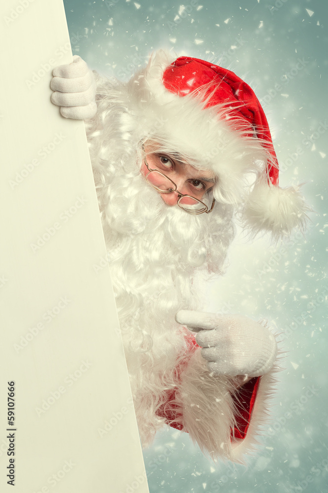 Popa Relacionado letra Santa Claus in a snow pointing to white blank banner foto de Stock | Adobe  Stock