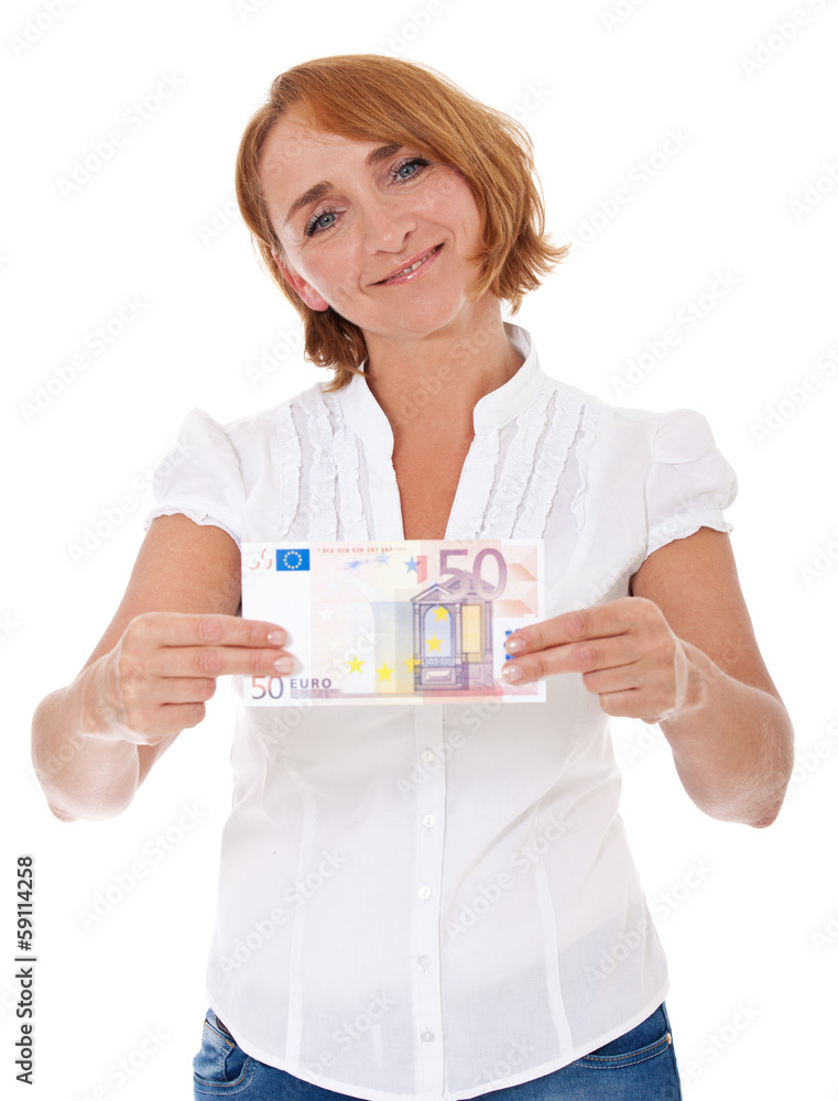 Frau mittleren Alters hält 50 Euro Frau mittleren Alters hält 50 Euro