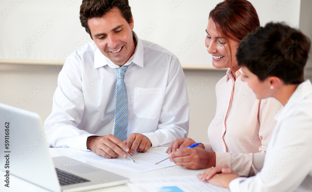 Obraz premium Charming hispanic colleagues working on documents