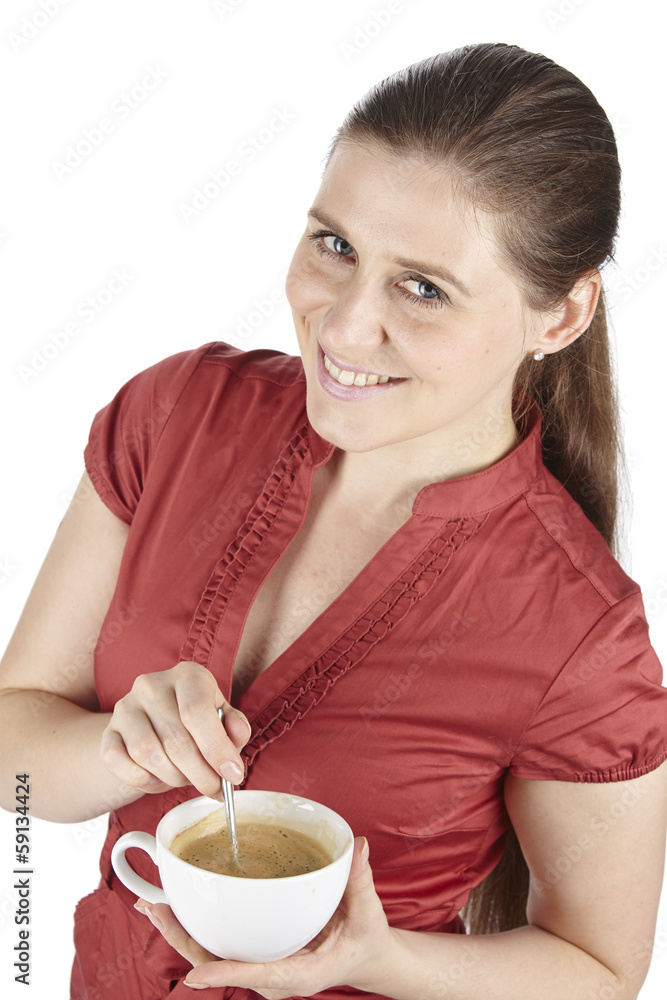 Elegante junge Frau mit Kleid trinkt eine Tasse Kaffee Elegante junge Frau mit Kleid trinkt eine Tasse Kaffee