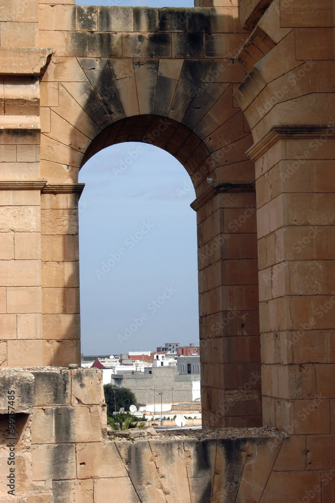 El Jem - The Roman amphitheater at the edge of the Tunisian dese