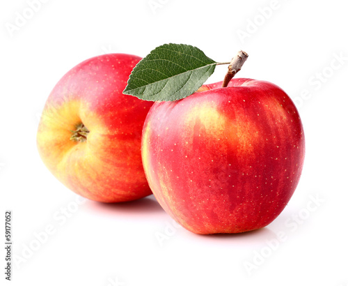 Ripe apples with leaf