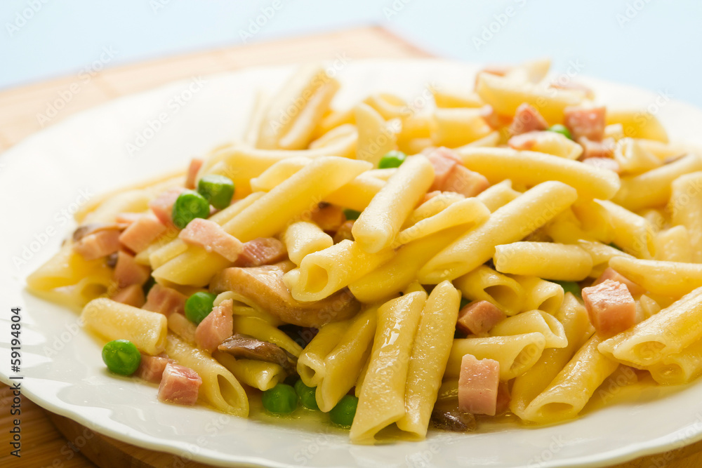 penne pasta with vegetables