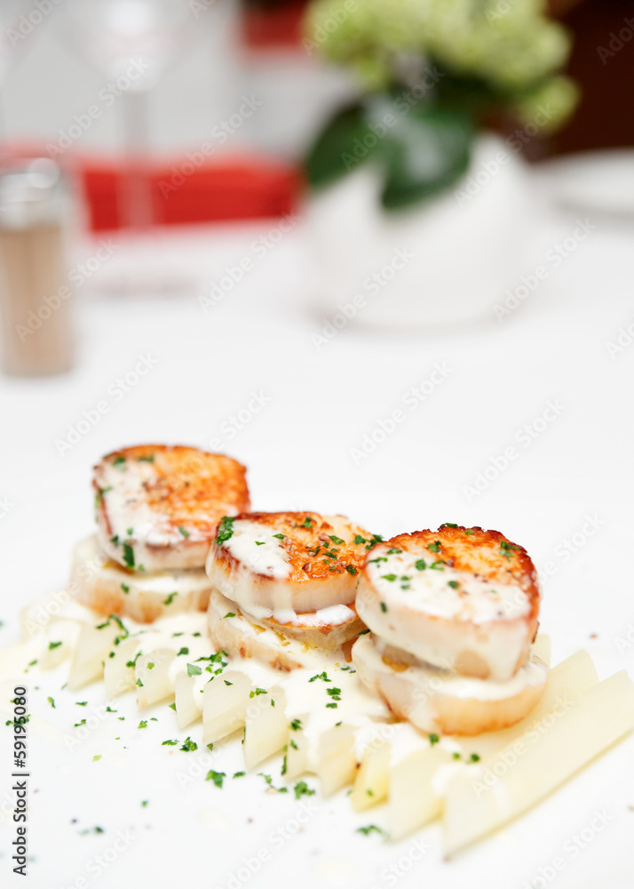 Fried scallops with white asparagus and cream sauce Fried scallops with white asparagus and cream sauce