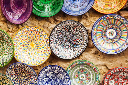 traditionelle Keramikteller in Marrakesch