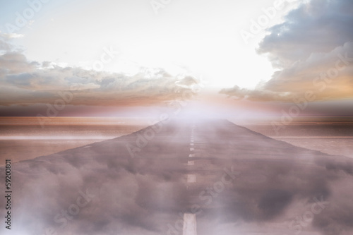 Road leading out to the horizon © WavebreakMediaMicro