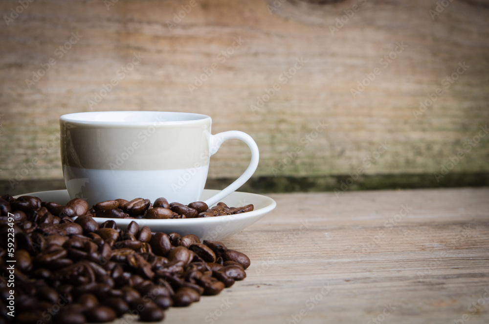 Fototapeta premium kaffeetasse und kaffeebohnen