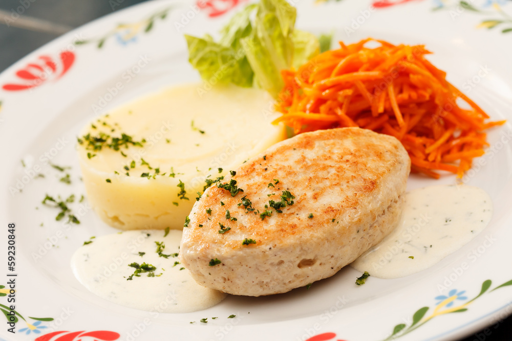 chicken cutlet with mashed potatoes