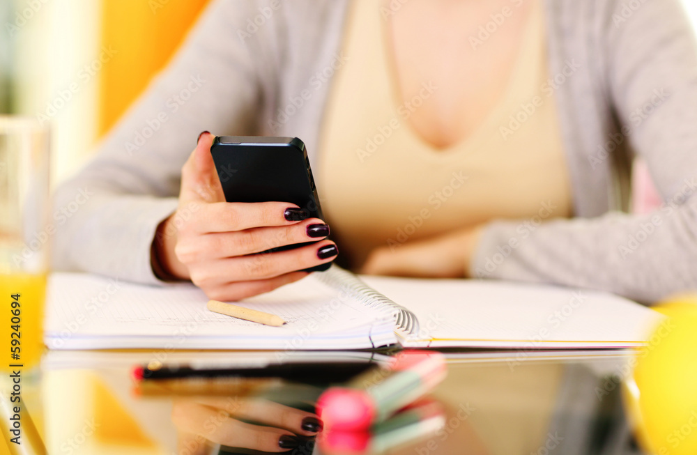 Fototapeta premium Closeup image of a woman hand holding smartphone