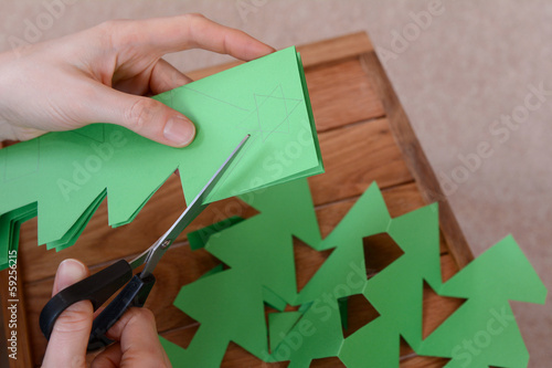 Making a paper chain of Christmas trees