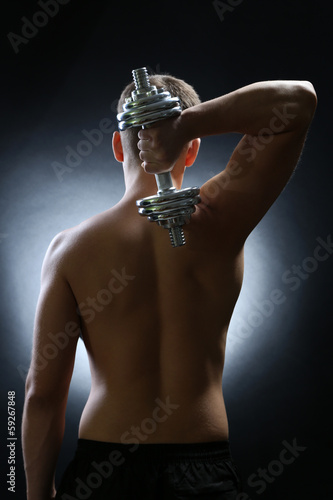 Handsome young muscular spo...