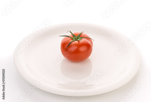 皿の上のトマト © stockfoto