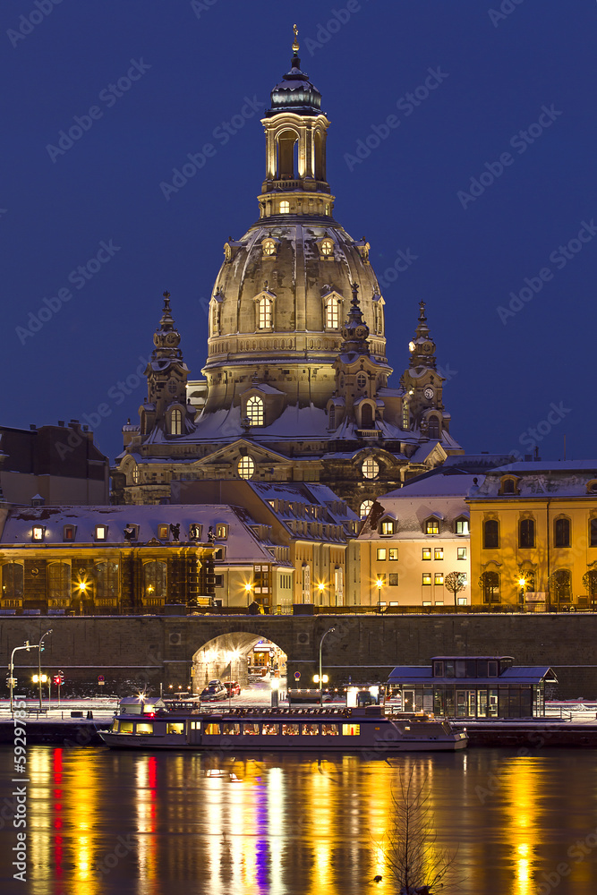 Fototapeta premium Frauenkirche im Winter