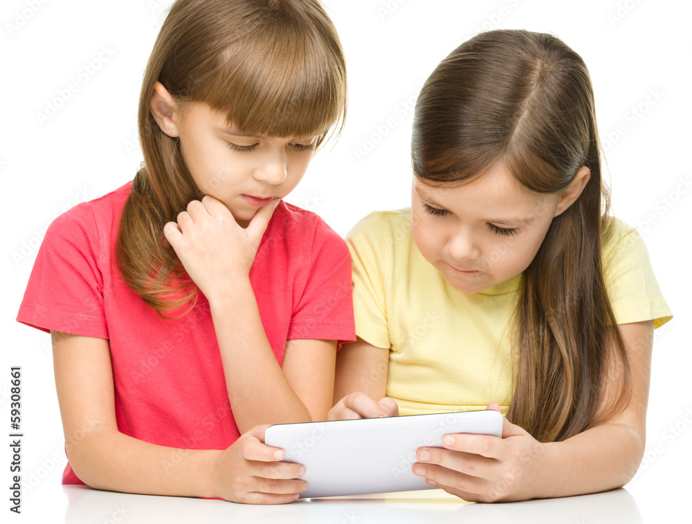 Children are using tablet