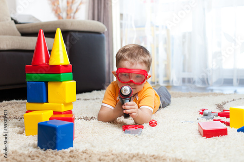 kid playing with building b...