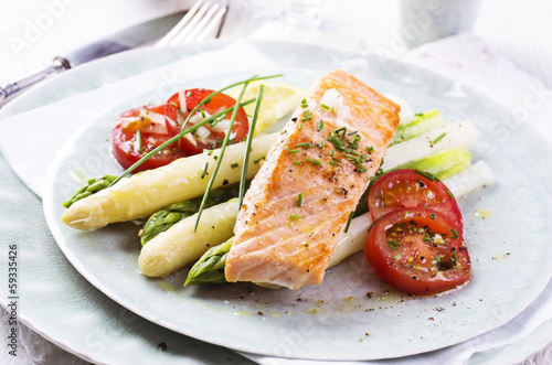 asparagus with salmon