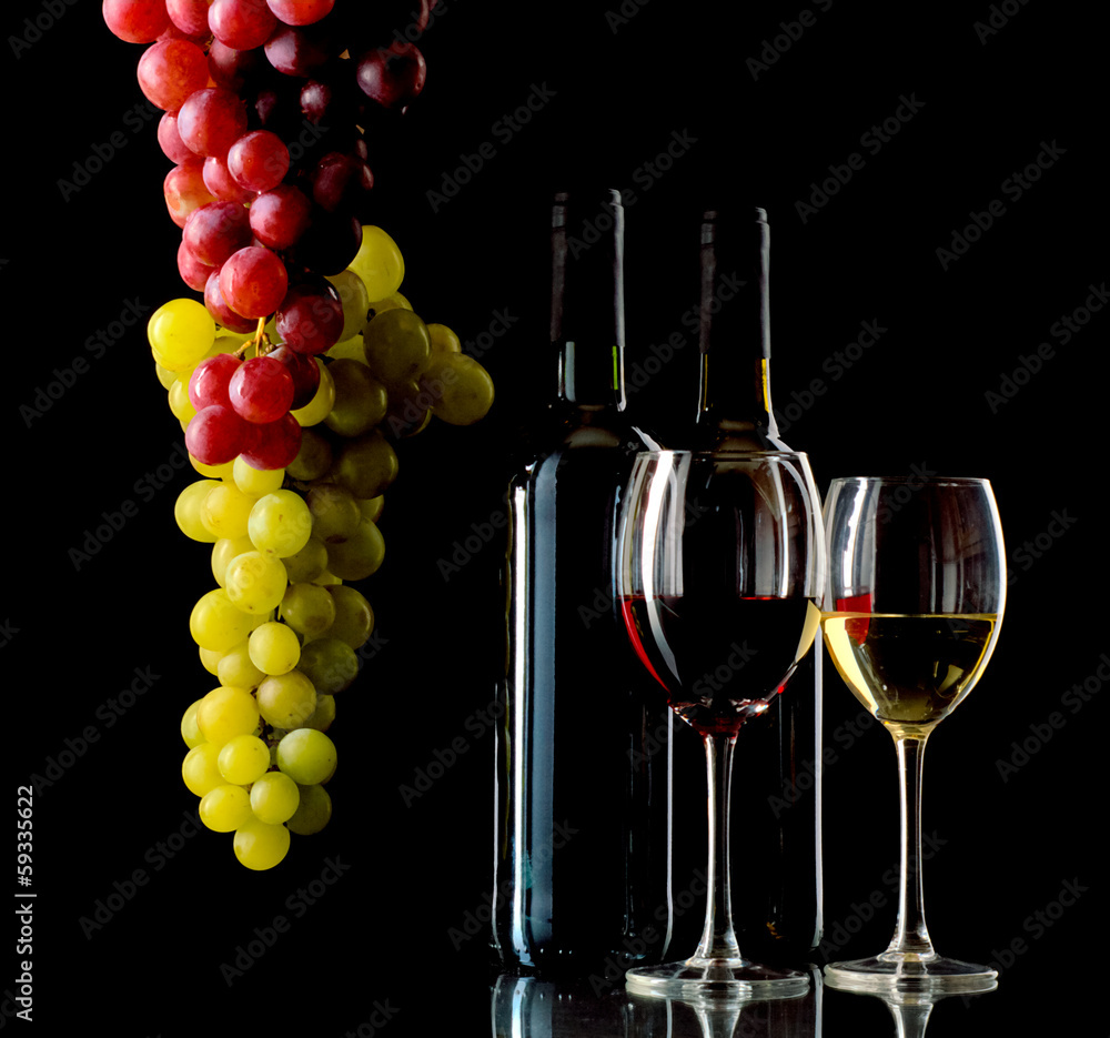Fototapeta premium Red and white wine with grapes