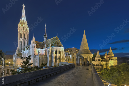 Budapest Fischerbastei Matthiaskirche beleuchtet