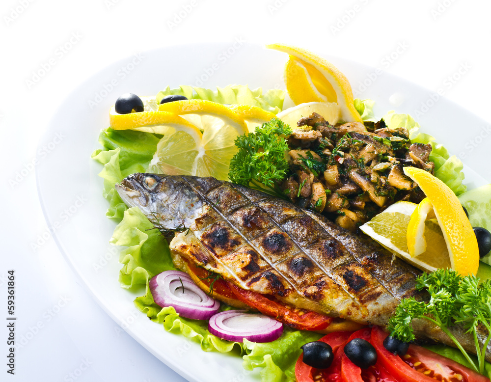 Grilled trout with lime and salad Grilled trout with lime and salad