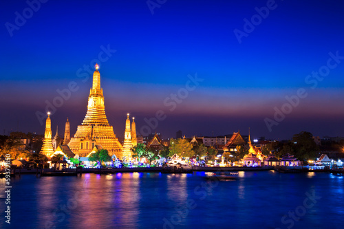 Wat Arun Ratchawararam Ratchawaramahawihan, Bangkok of Thailand © Photo Gallery