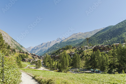 Zermatt  Bergdorf  Walliser Alpen  Wanderweg  Zmutt  Schweiz