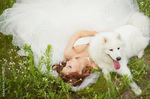 bride with a Samoyed