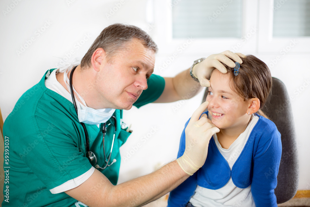 Fototapeta premium Doctor with little girl,doctor putting bandage