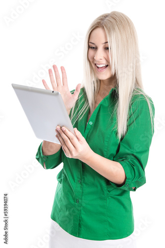 Junge blonde Frau isoliert mit Tablet PC