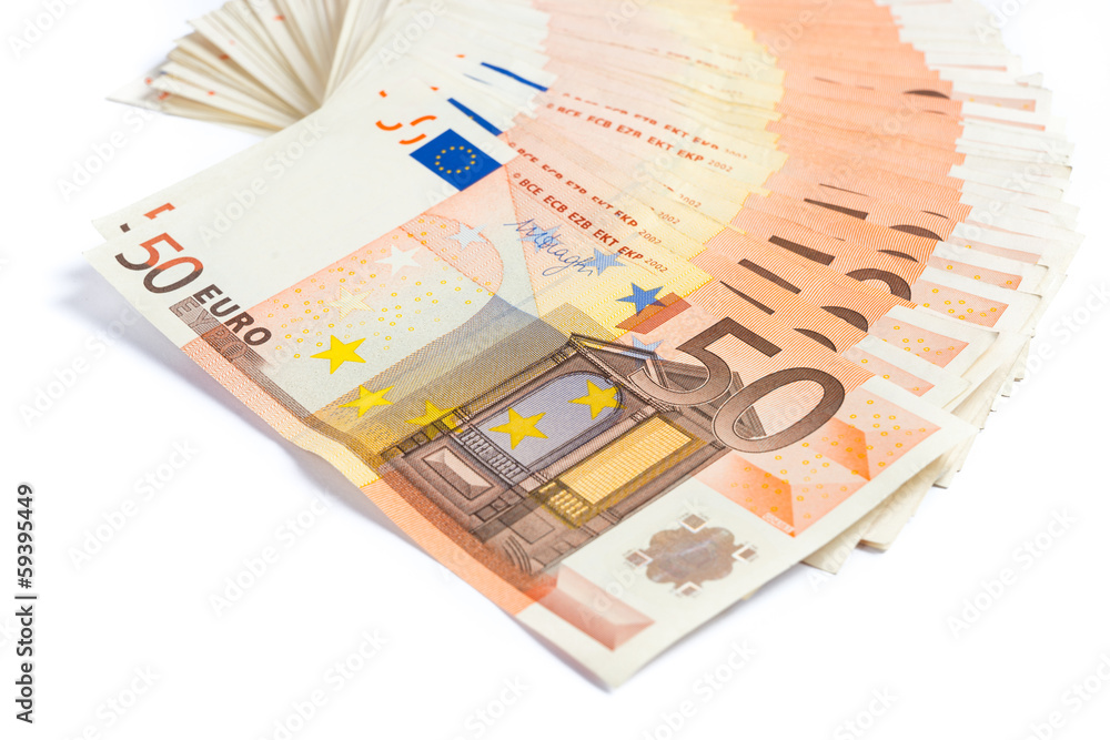 Banconote euro su sfondo bianco