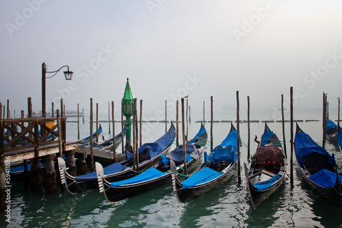 Fog in Venice, Italy © adrenalinapura