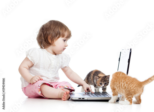 kid using a laptop and play...