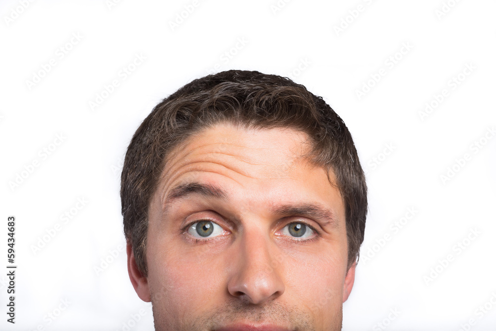 Obraz premium Close-up of a green eyed man raising eyebrow