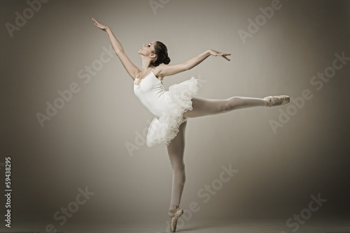 Obraz na plátně Portrait of the ballerina in ballet pose
