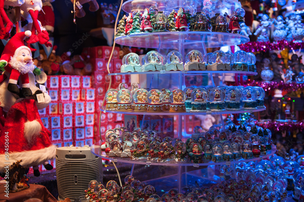 Naklejka premium Stand décorations au marché de Noël