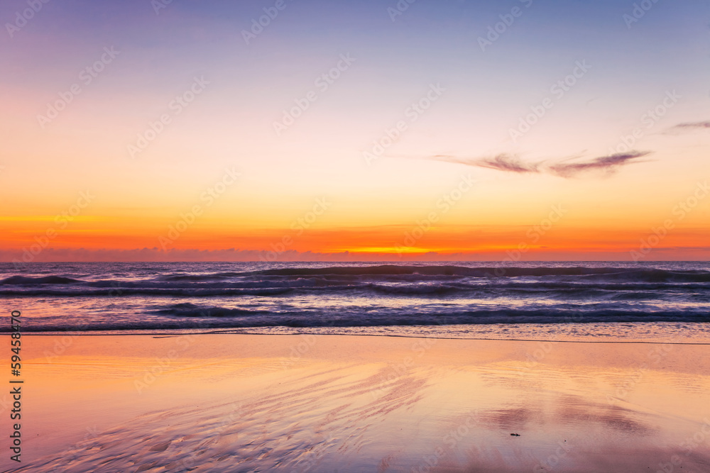 Naklejka premium Tropical beach at sunset.