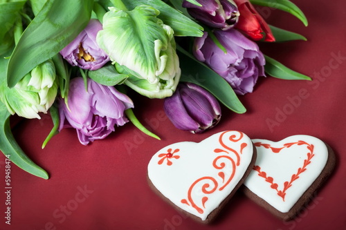 Fototapeta Naklejka Na Ścianę i Meble -  Gingerbread heart and tulips