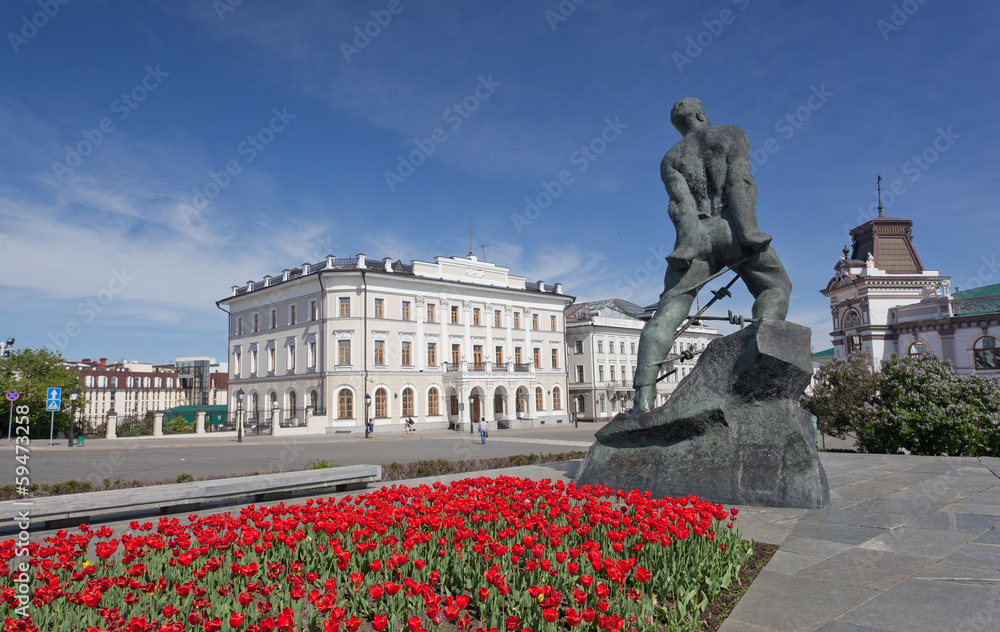 Fototapeta premium Kazan, monument to Musa Dzhalil near the Kremlin.